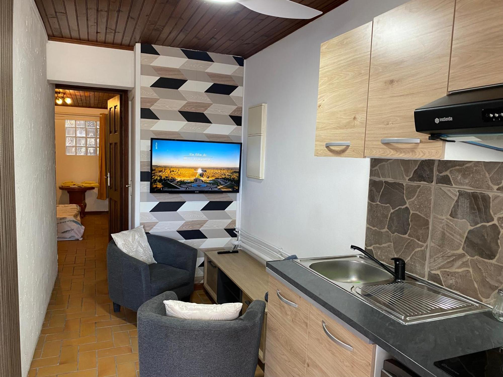 Happy Tropicaloc Apartment Сен-Пиер Екстериор снимка