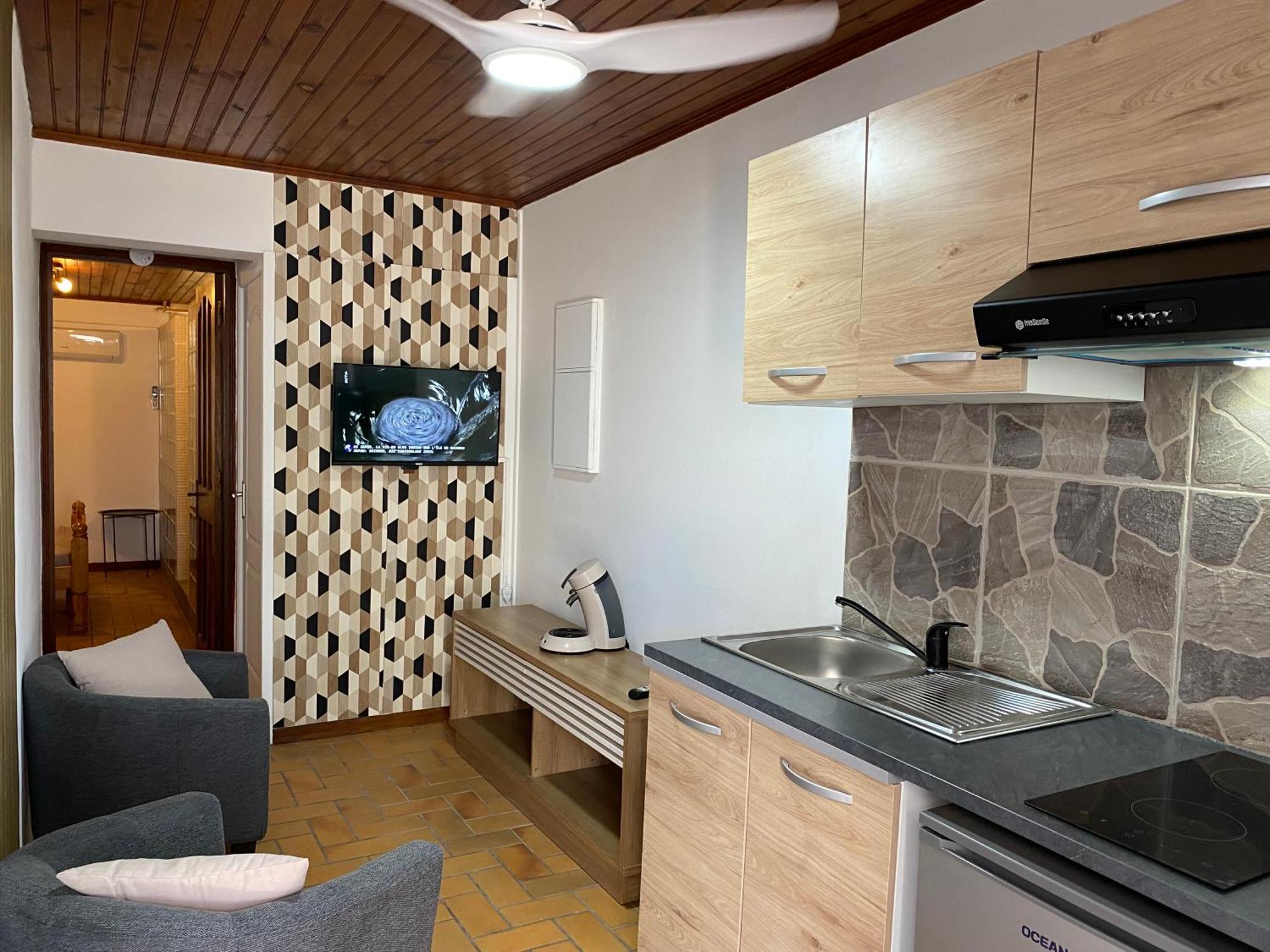 Happy Tropicaloc Apartment Сен-Пиер Екстериор снимка