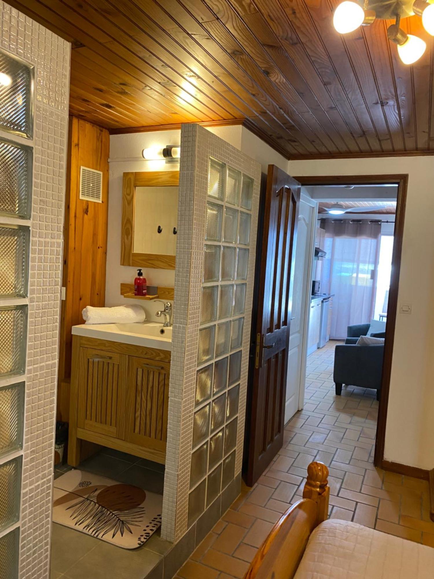 Happy Tropicaloc Apartment Сен-Пиер Екстериор снимка
