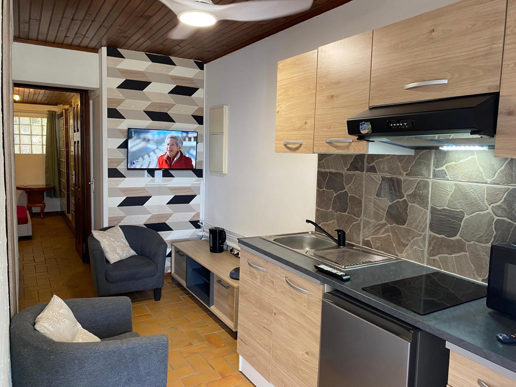 Happy Tropicaloc Apartment Сен-Пиер Екстериор снимка